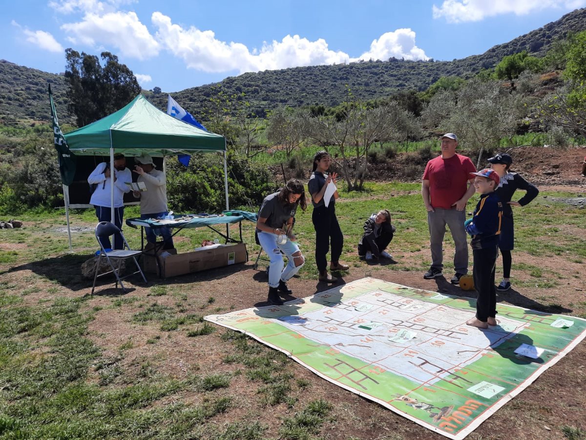 מטיילים בנחל קנה. צילום: יערה פלזנר, רשות הטבע והגנים