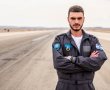 תומר, בן 20 מראשון לציון, סיים קורס קצינים