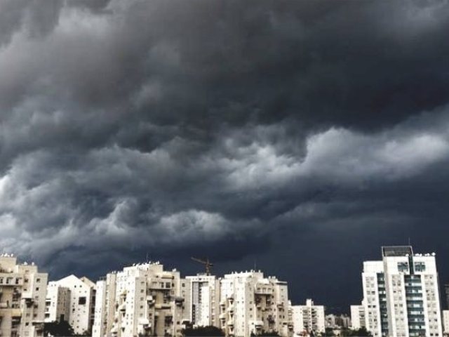 ענני סערה באשדוד