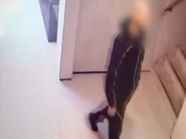 החשוד ברצח מגיע למשרד עורך הדין לפני הרצח