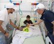  משפחת ביבס חילקה מתנות למאושפזים בבית חולים אסותא אשדוד