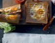 ביצה בקן בנוסח איטליה עם נקניק מורטדלה